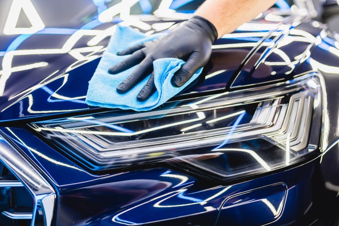 car applying wax with lancer